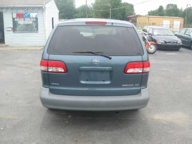 2001 Toyota Sienna SEL Sport Utility 4D