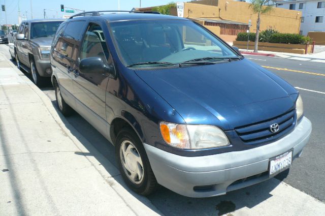 2001 Toyota Sienna SEL Sport Utility 4D