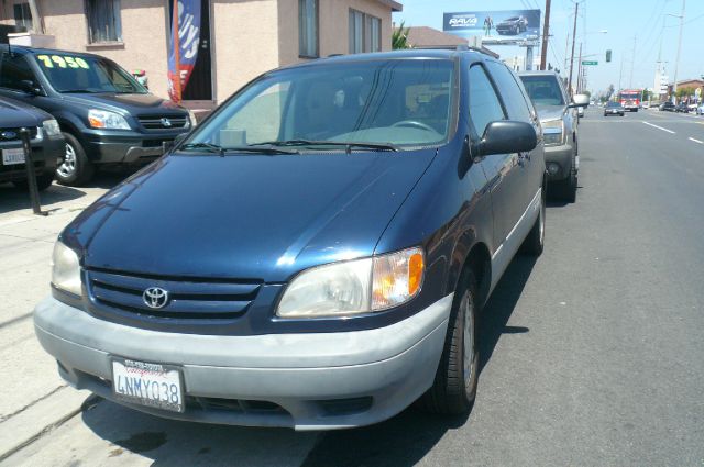 2001 Toyota Sienna SEL Sport Utility 4D