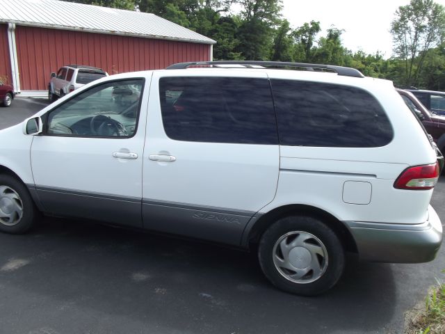 2001 Toyota Sienna SEL Sport Utility 4D