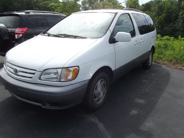 2001 Toyota Sienna SEL Sport Utility 4D