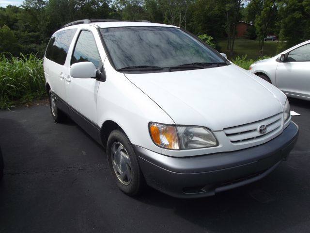 2001 Toyota Sienna SEL Sport Utility 4D