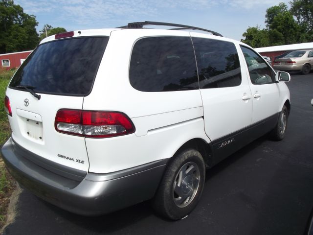 2001 Toyota Sienna SEL Sport Utility 4D