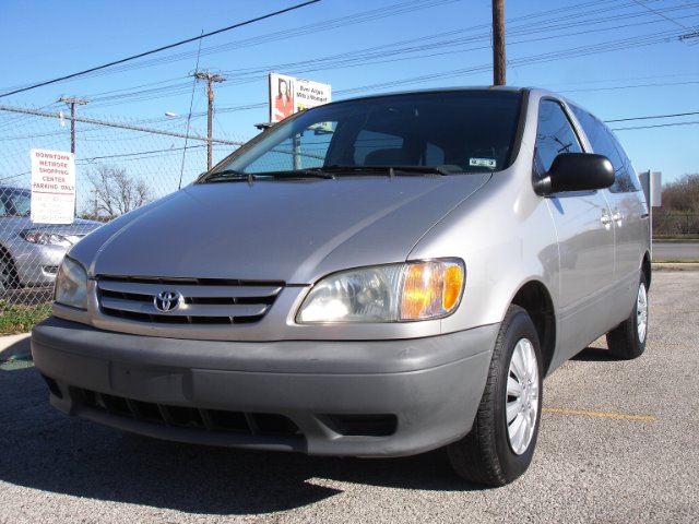 2001 Toyota Sienna SEL Sport Utility 4D