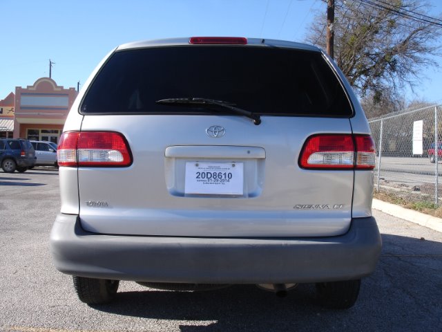 2001 Toyota Sienna SEL Sport Utility 4D