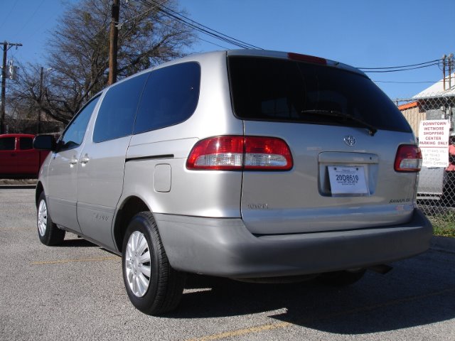 2001 Toyota Sienna SEL Sport Utility 4D