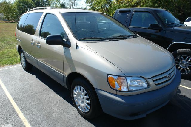 2001 Toyota Sienna X