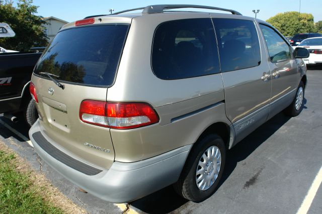 2001 Toyota Sienna X