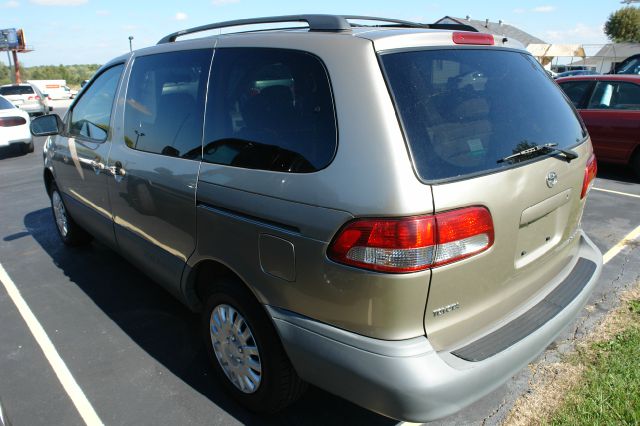 2001 Toyota Sienna X