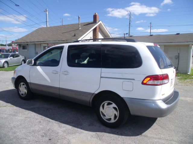 2001 Toyota Sienna X