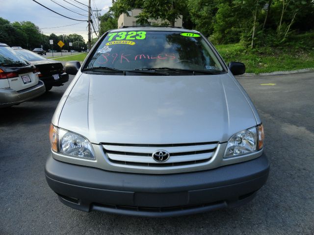 2001 Toyota Sienna SEL Sport Utility 4D