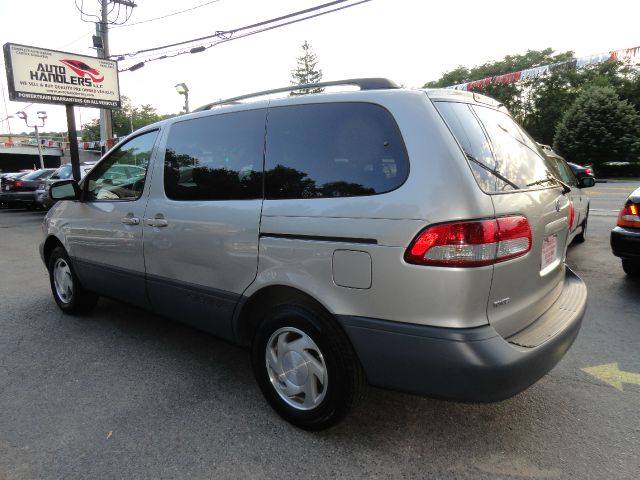 2001 Toyota Sienna SEL Sport Utility 4D