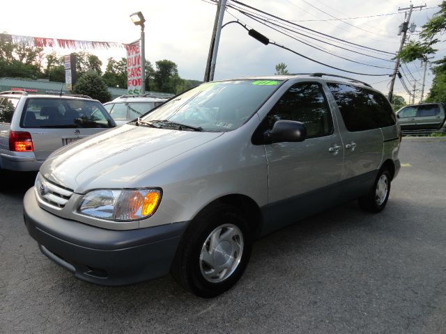 2001 Toyota Sienna SEL Sport Utility 4D