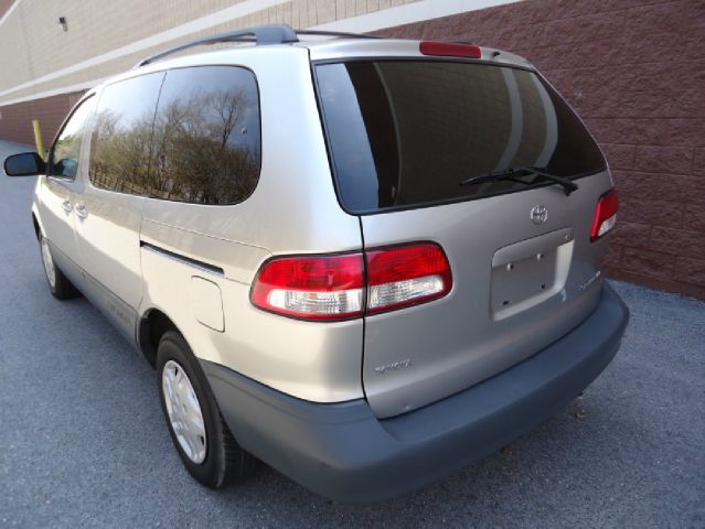 2001 Toyota Sienna X