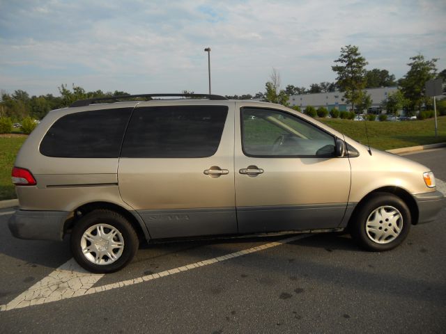 2001 Toyota Sienna X