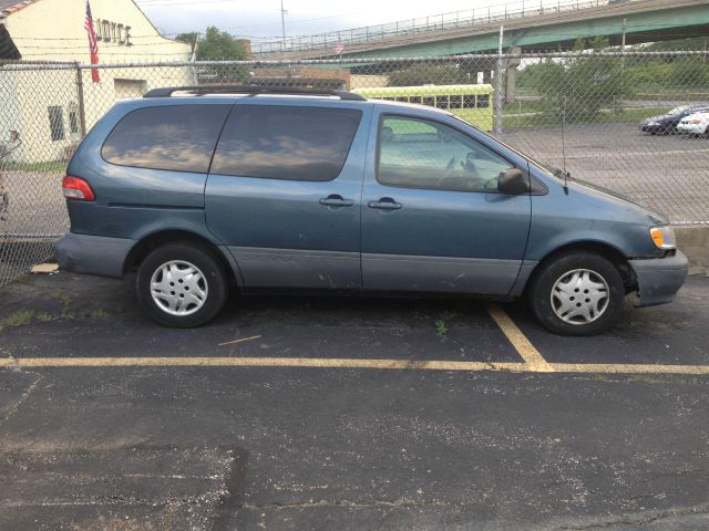 2001 Toyota Sienna X