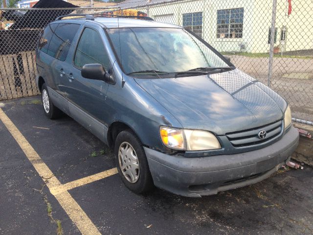 2001 Toyota Sienna X