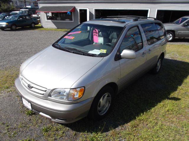 2002 Toyota Sienna SEL Sport Utility 4D