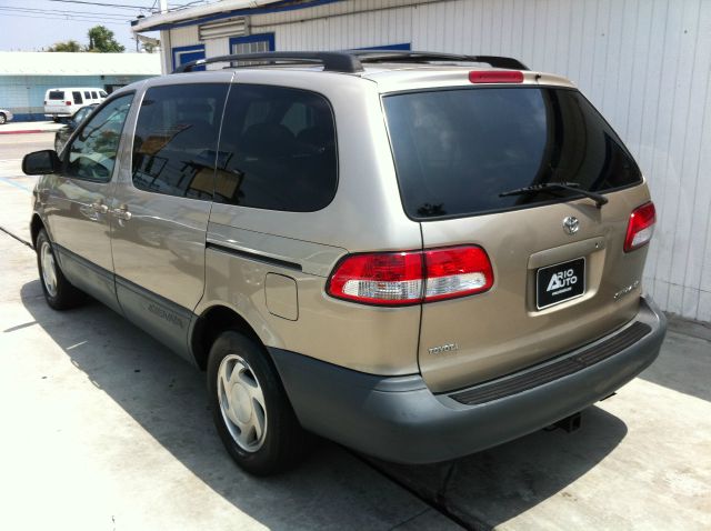 2002 Toyota Sienna X