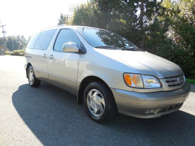 2002 Toyota Sienna SEL Sport Utility 4D