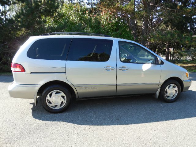 2002 Toyota Sienna SEL Sport Utility 4D