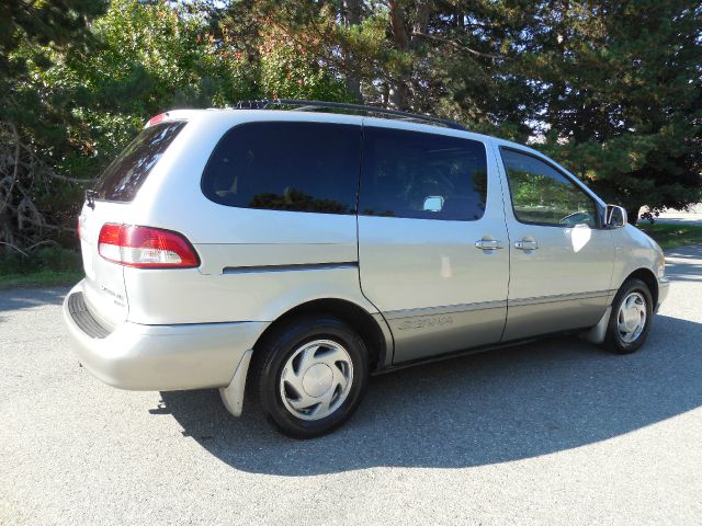 2002 Toyota Sienna SEL Sport Utility 4D