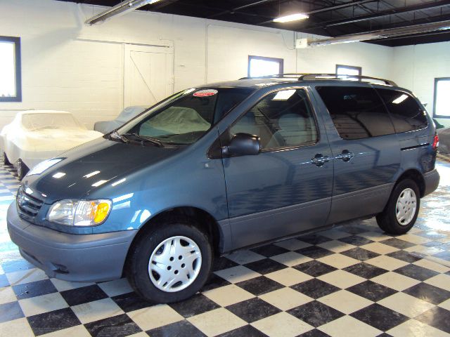 2002 Toyota Sienna SEL Sport Utility 4D