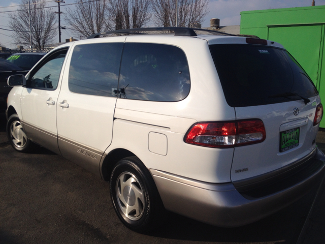 2002 Toyota Sienna X