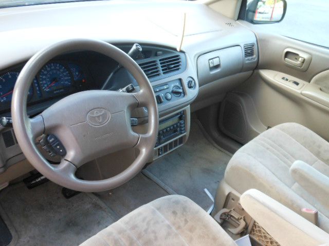 2002 Toyota Sienna X