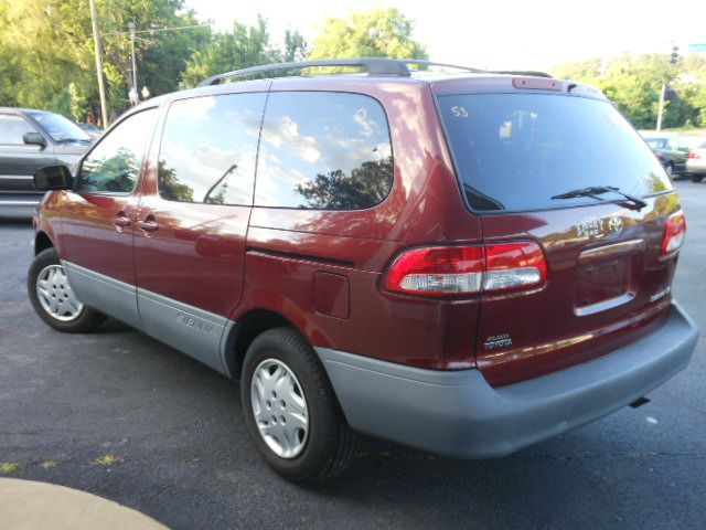 2002 Toyota Sienna X