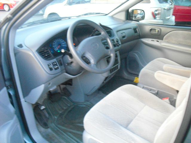 2002 Toyota Sienna SEL Sport Utility 4D