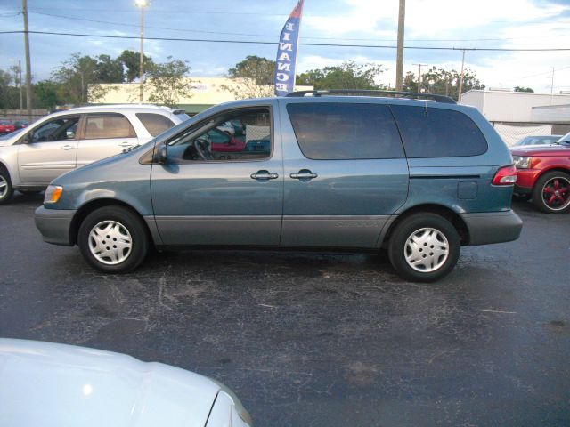 2002 Toyota Sienna SEL Sport Utility 4D