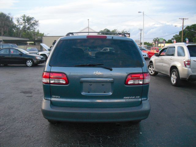 2002 Toyota Sienna SEL Sport Utility 4D