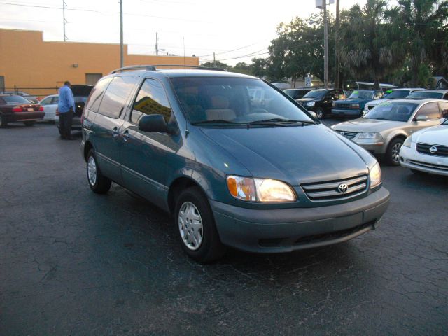 2002 Toyota Sienna SEL Sport Utility 4D