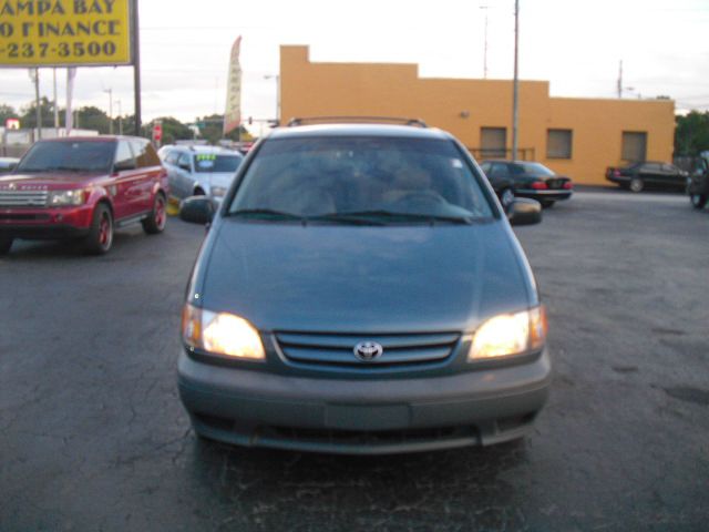 2002 Toyota Sienna SEL Sport Utility 4D