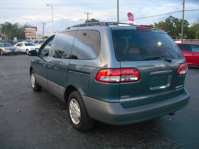 2002 Toyota Sienna SEL Sport Utility 4D