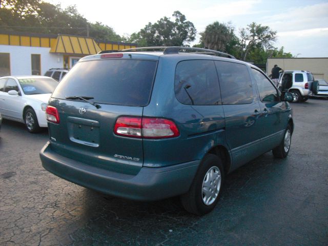 2002 Toyota Sienna SEL Sport Utility 4D