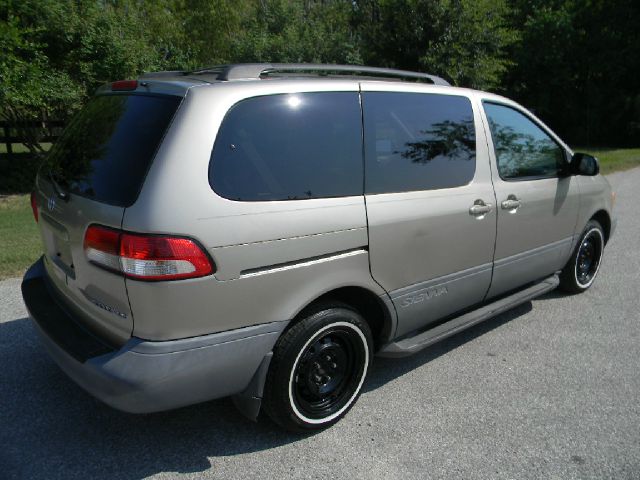 2002 Toyota Sienna X