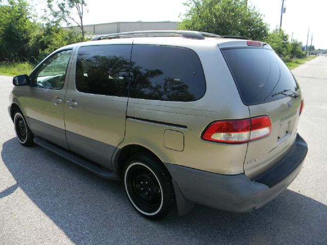 2002 Toyota Sienna X