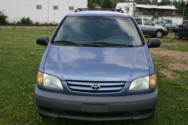 2002 Toyota Sienna SEL Sport Utility 4D