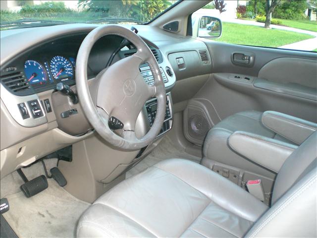 2002 Toyota Sienna SEL Sport Utility 4D