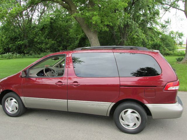 2002 Toyota Sienna SEL Sport Utility 4D