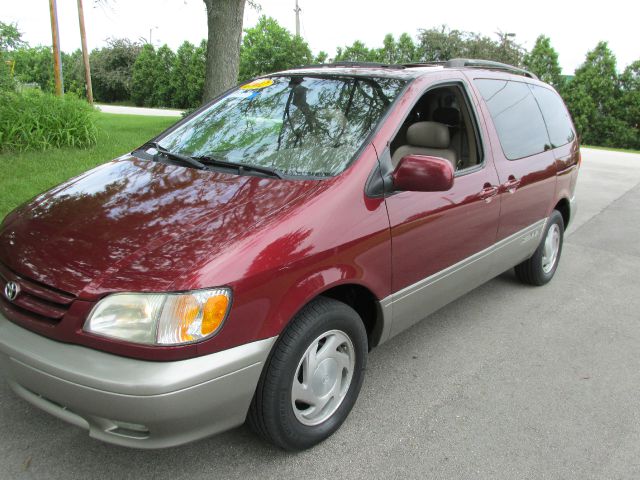 2002 Toyota Sienna SEL Sport Utility 4D