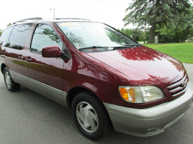 2002 Toyota Sienna SEL Sport Utility 4D