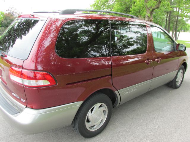 2002 Toyota Sienna SEL Sport Utility 4D