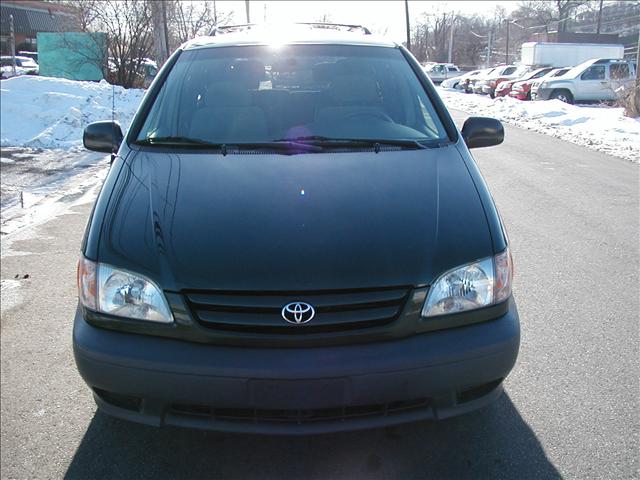 2003 Toyota Sienna X