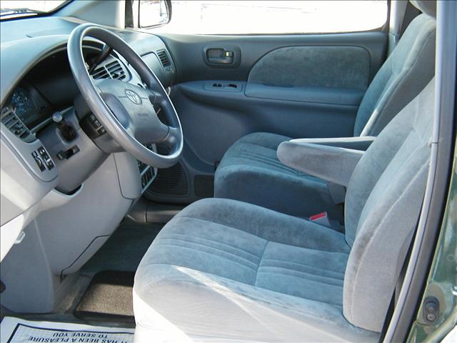 2003 Toyota Sienna X