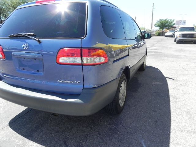 2003 Toyota Sienna X