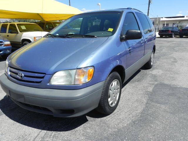 2003 Toyota Sienna X