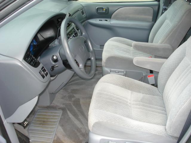 2003 Toyota Sienna SEL Sport Utility 4D